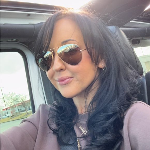 Meet your Posher, Lindsey - Picture 1 of 1